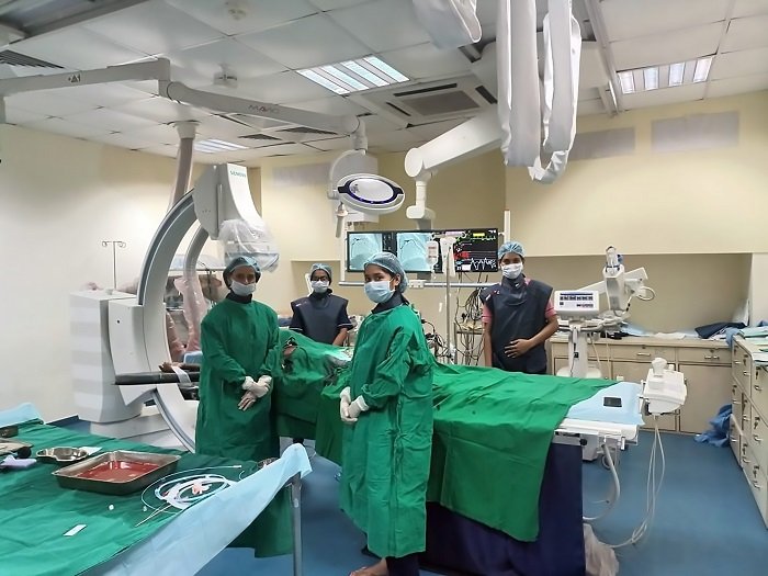 A Kolkata-based team of women medicos performs successful heart surgery on a 60-year-old woman with 90% artery blockage