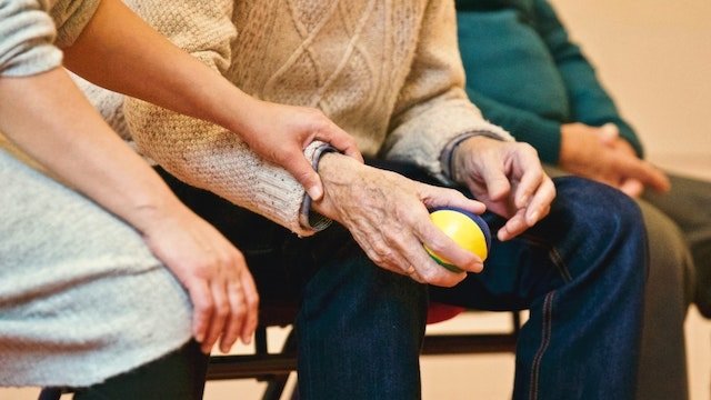 Increase in Joint Pain among Elderly People during Winter Season