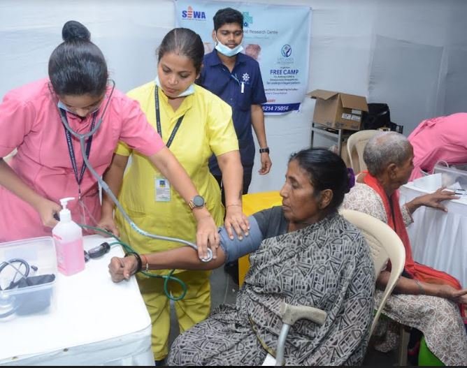 Lilavati Hospital Initiated a free screening program for underprivileged patients suffering from lung and degenerative joint conditions